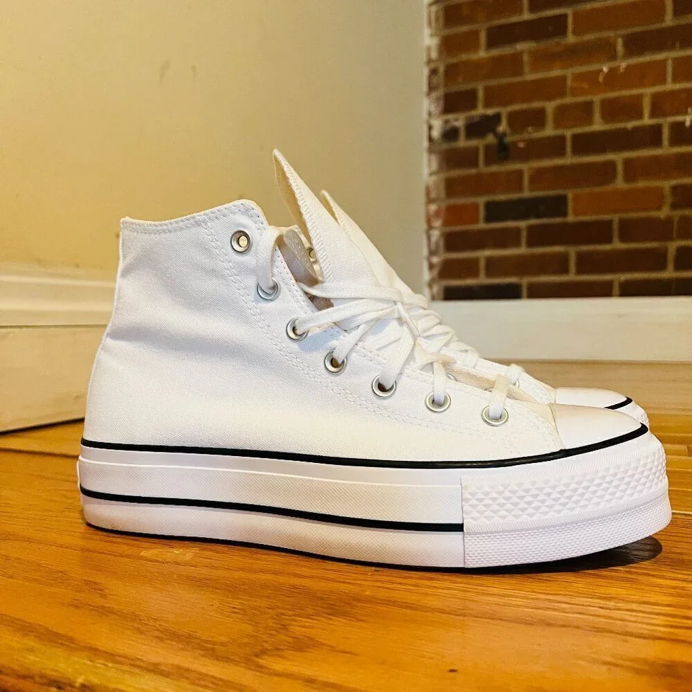 NEW Converse Chuck Taylor All Star Lift Women’s Platform Sneaker